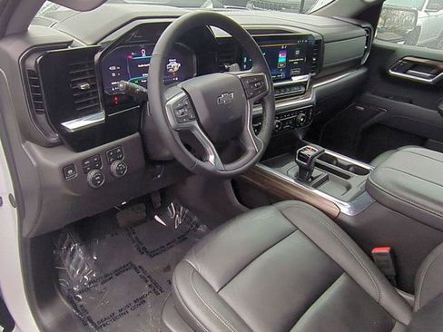 Used 2024 Chevrolet Silverado 1500 LT Trail Boss w/ LT Trail Boss Premium Package image 12