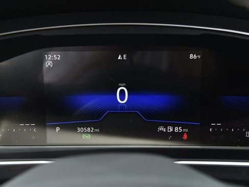 Certified 2024 Volkswagen Tiguan SE w/ Panoramic Sunroof Package image 12