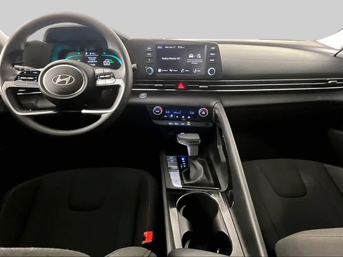 Used 2025 Hyundai Elantra Hybrid FWD image 15