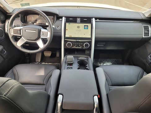 Used 2024 Land Rover Discovery S AWD/4WD image 15