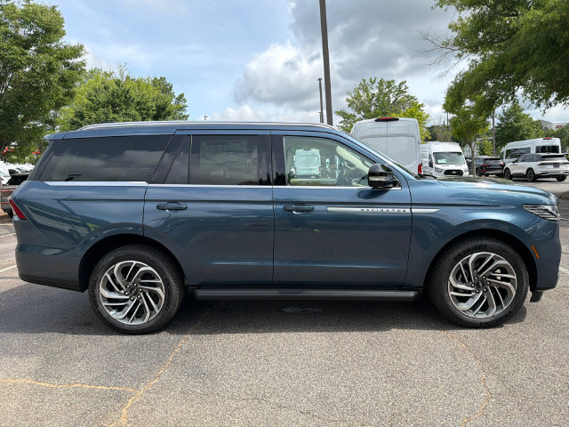 New 2027 Lincoln Navigator Premiere AWD/4WD image 9