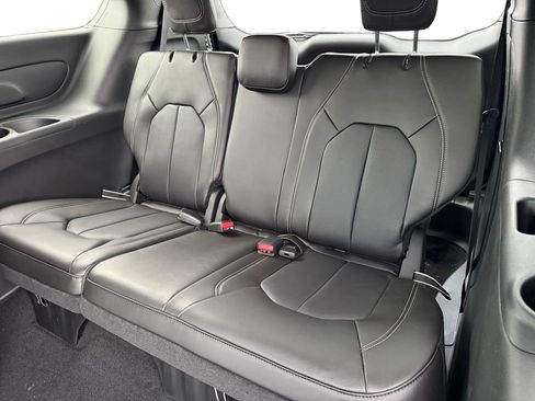 New 2026 Chrysler Pacifica Select image 14