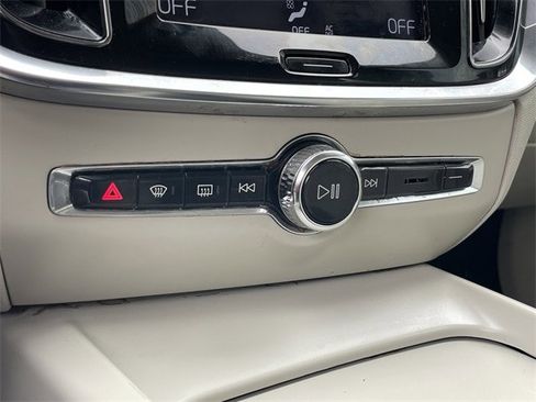 Used 2020 Volvo S60 T5 Momentum image 19