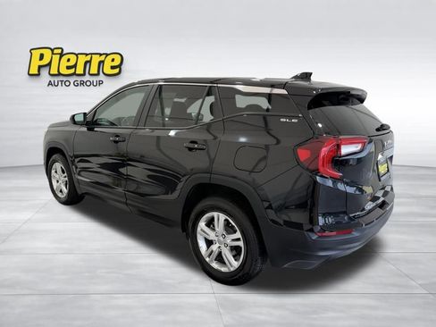 Used 2024 GMC Terrain SLE image 2