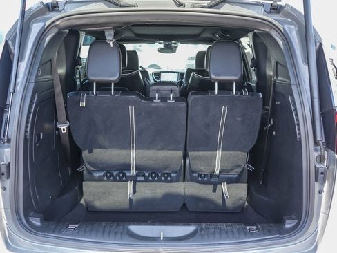 Used 2022 Chrysler Pacifica Limited w/ S Appearance Package FWD image 44