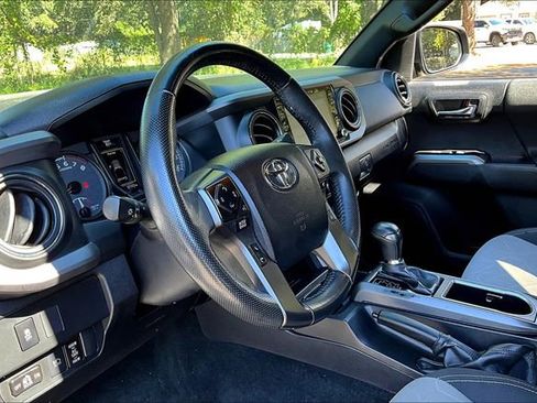 Used 2023 Toyota Tacoma TRD Off-Road image 14