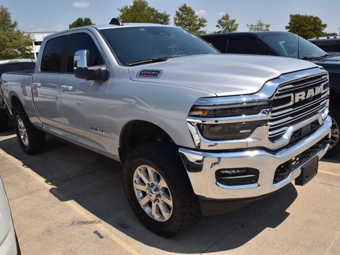 Used 2026 RAM 2500 Laramie AWD/4WD image 4