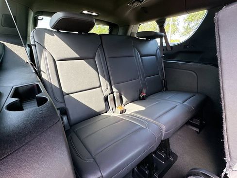 Certified 2024 Chevrolet Suburban LT AWD/4WD image 33