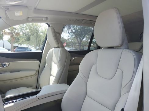 New 2025 Volvo XC90 B6 Plus w/ Protection Package Premier image 9