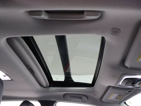 Used 2025 Toyota Corolla Cross XLE image 17