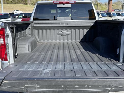 Used 2024 Chevrolet Silverado 1500 LT Trail Boss w/ LT Trail Boss Premium Package AWD/4WD image 13