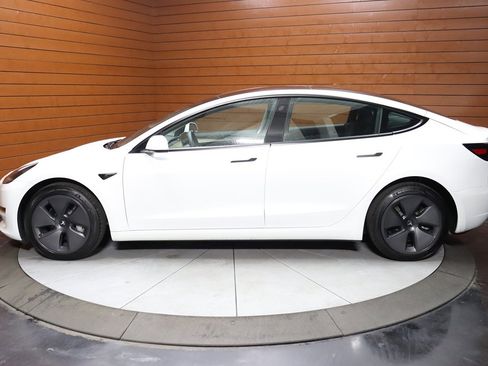 Used 2023 Tesla Model 3 Standard Range image 9
