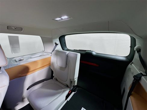 New 2025 Volkswagen ID. Buzz Pro S Plus image 4