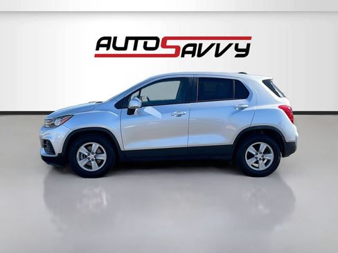 Used 2022 Chevrolet Trax LS w/ Tint and Cruise Package FWD image 4