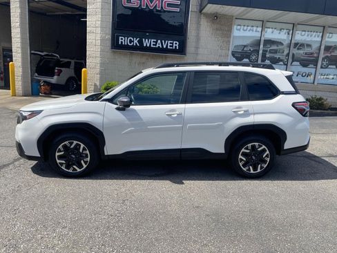 Used 2025 Subaru Forester Premium AWD/4WD image 4