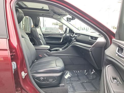 Used 2021 Jeep Grand Cherokee L Limited w/ Luxury Tech Group II image 17