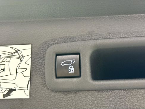 Certified 2022 Toyota Sienna XSE image 40