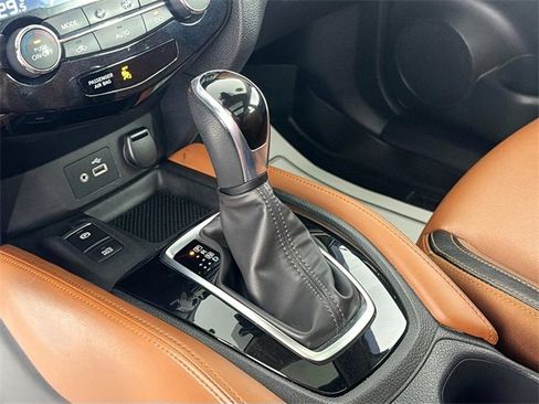 Used 2020 Nissan Rogue SV image 16