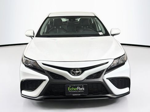 Used 2024 Toyota Camry SE FWD image 2