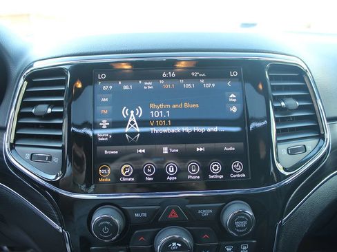 Used 2022 Jeep Grand Cherokee Limited AWD/4WD image 29