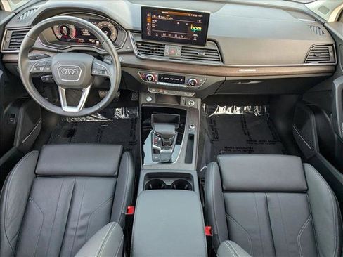 Certified 2025 Audi Q5 2.0T Premium Plus image 17