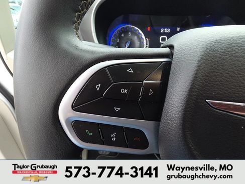 Used 2024 Chrysler Pacifica Touring-L FWD image 18