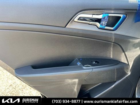 New 2025 Kia Sportage LX image 25