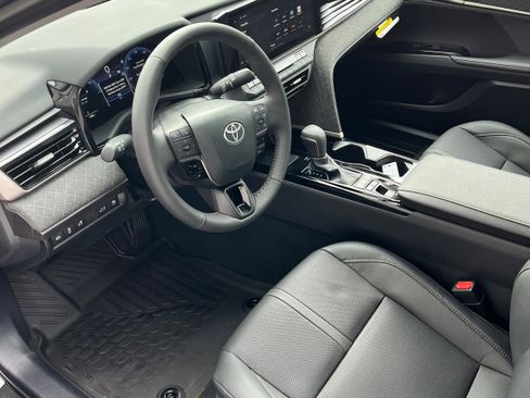 Certified 2025 Toyota Camry XLE image 5