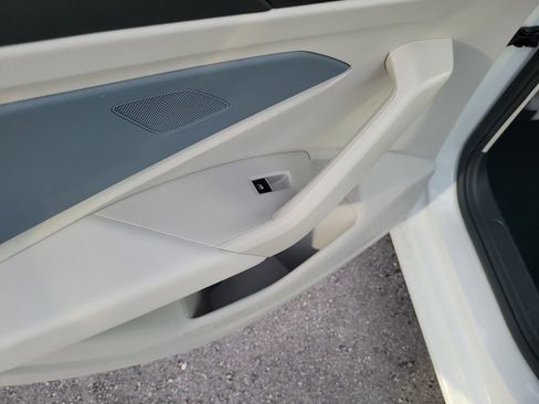 Used 2025 Volkswagen Jetta SE w/ Black Wheel Package image 8