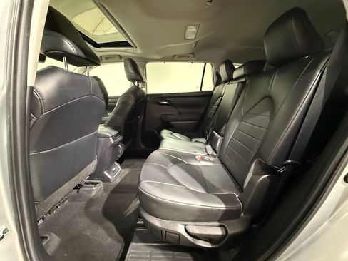 Certified 2022 Toyota Highlander XLE image 20
