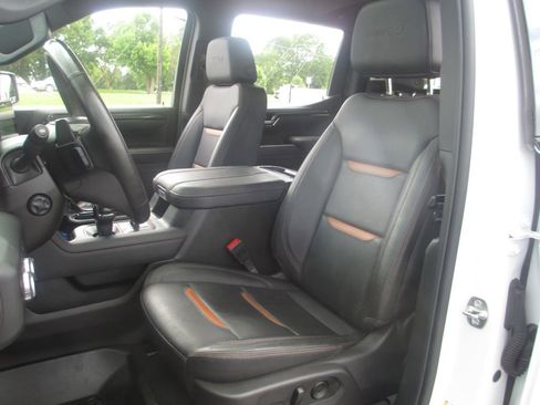 Used 2025 GMC Sierra 1500 AT4 w/ AT4 Premium Package AWD/4WD image 23