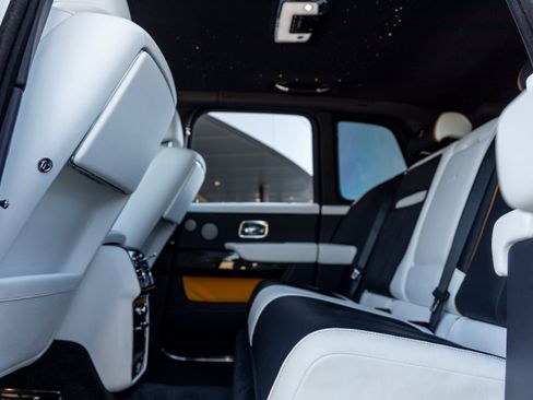Used 2024 Rolls-Royce Cullinan Black Badge image 39