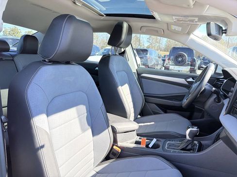 Used 2025 Volkswagen Jetta SE image 18