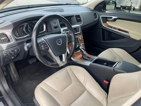 Used 2016 Volvo S60 T5 Inscription Platinum image 9