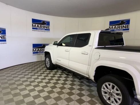 Used 2024 Toyota Tacoma SR5 w/ SR5 Upgrade Package AWD/4WD image 8