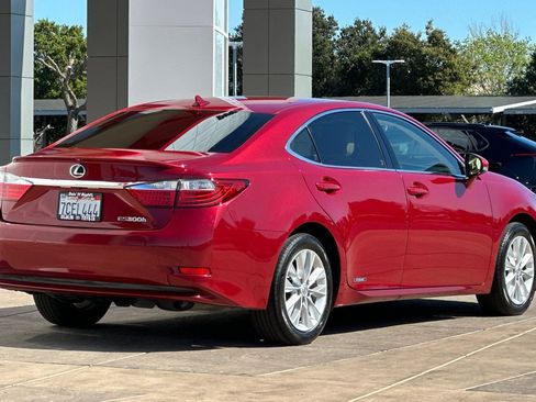 Used 2013 Lexus ES 300h w/ Luxury Pkg image 4