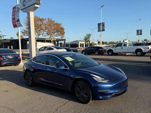 Used 2020 Tesla Model 3 Standard Range RWD image 3