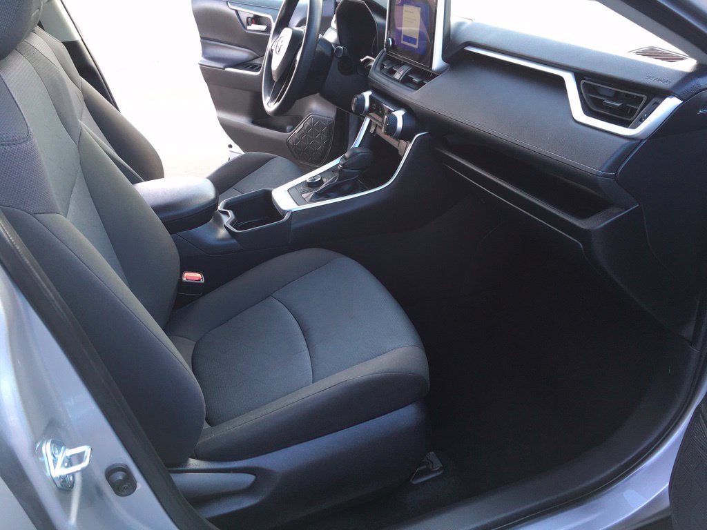 Used 2025 Toyota RAV4 XLE AWD/4WD image 28