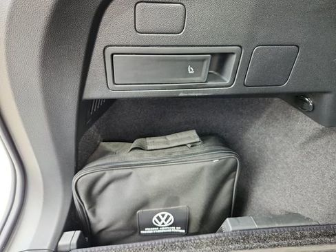 Used 2022 Volkswagen Tiguan SE w/ Panoramic Sunroof Package AWD/4WD image 34