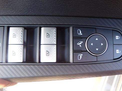 Used 2025 Mitsubishi Outlander SEL image 15