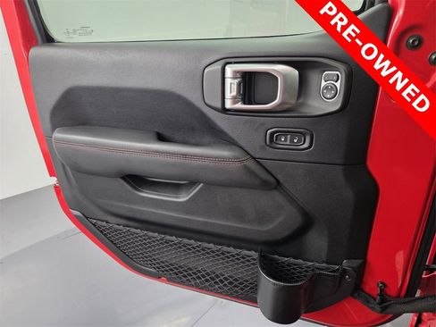 Used 2018 Jeep Wrangler Unlimited Rubicon w/ Dual Top Group image 32