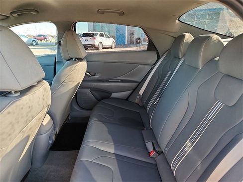 Used 2025 Hyundai Elantra Sport image 9