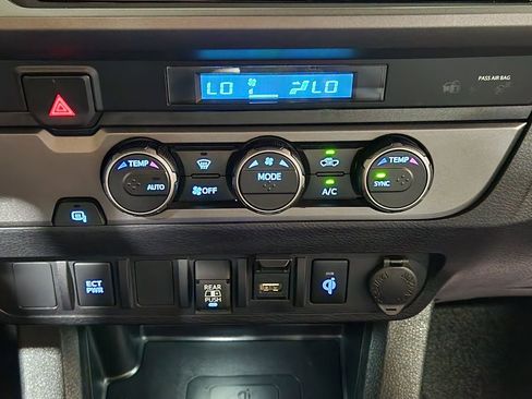 Used 2023 Toyota Tacoma TRD Sport image 39