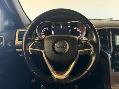 Used 2017 Jeep Grand Cherokee Laredo w/ Quick Order Package 23E image 12