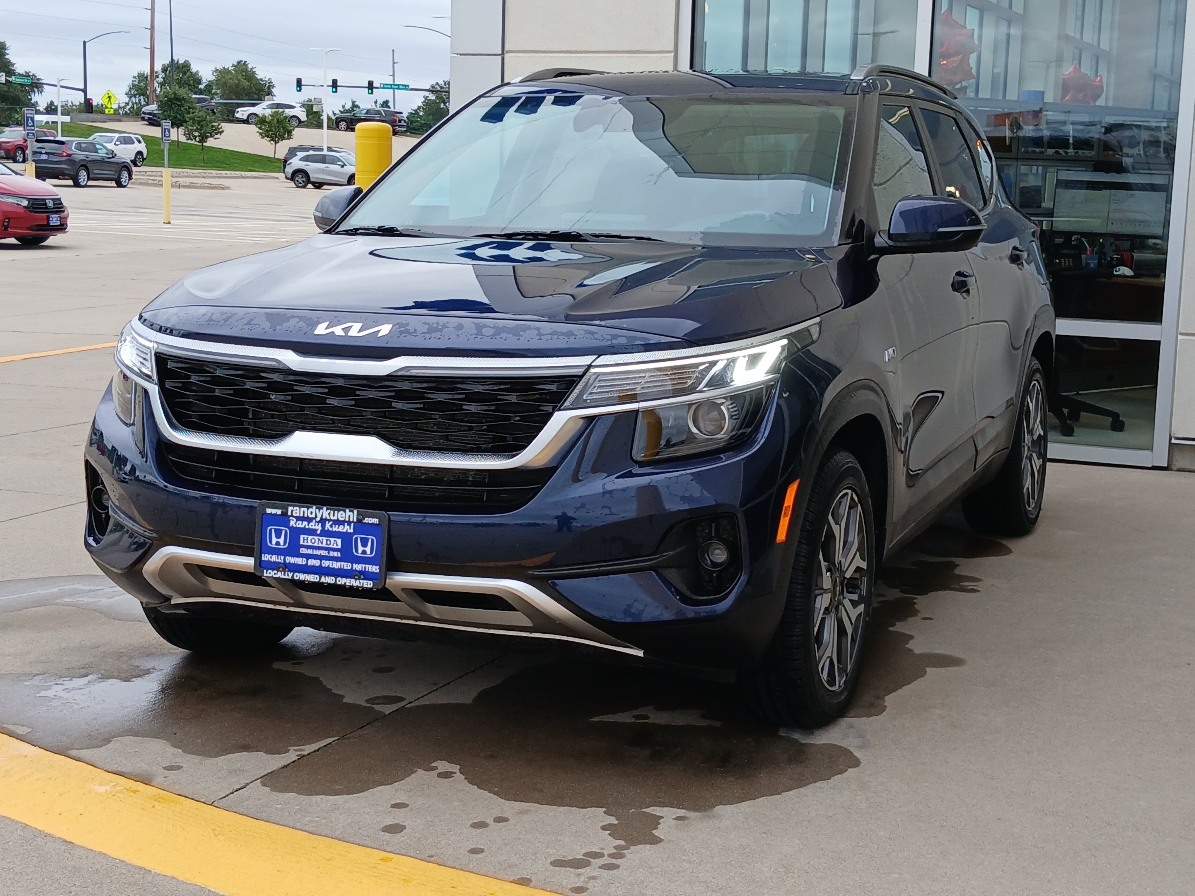 Used 2023 Kia Seltos EX AWD/4WD image 2