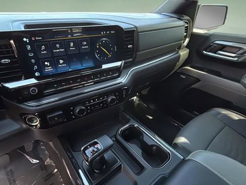 Used 2024 Chevrolet Silverado 1500 ZR2 w/ Technology Package AWD/4WD image 26