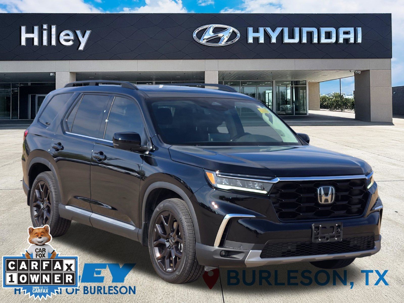 Used 2025 Honda Pilot Touring image 2