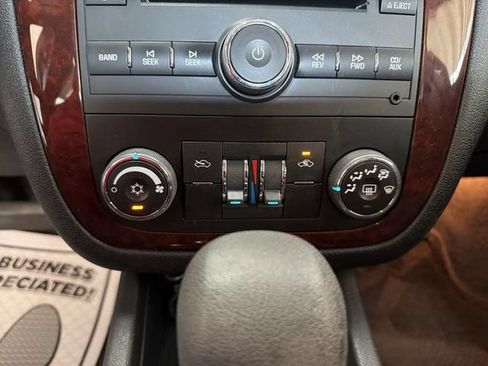 Used 2009 Chevrolet Impala LT FWD image 17
