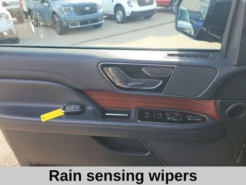 Used 2024 Lincoln Navigator Premiere image 17