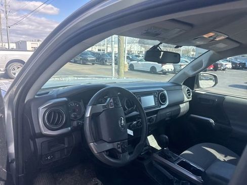 Used 2017 Toyota Tacoma SR5 w/ Tow Package image 19